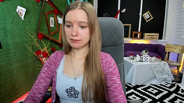 MayaSinabon online show from December 11, 1:17 pm