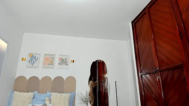 Snapshot of layla_vanegas chatting on June 12, 10:41 pm layla vanegas online show from June 12, 10:41 pm