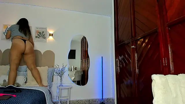Snapshot of layla_vanegas chatting on June 20, 2:03 am layla vanegas online show from June 20, 2:03 am