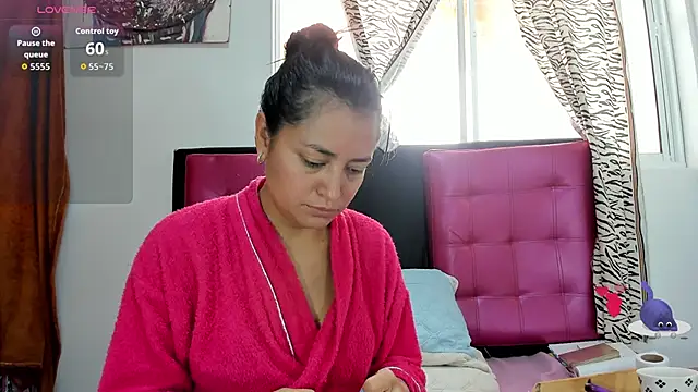 Snapshot of AlanaLars chatting on February 17, 2:02 pm AlanaLars online show from February 17, 2:02 pm