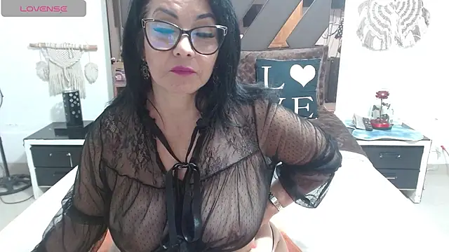 lindaesmeralda online show from February 26, 2:25 pm