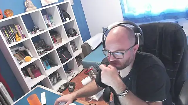 ravingr4d4 online show from October 20, 9:32 am