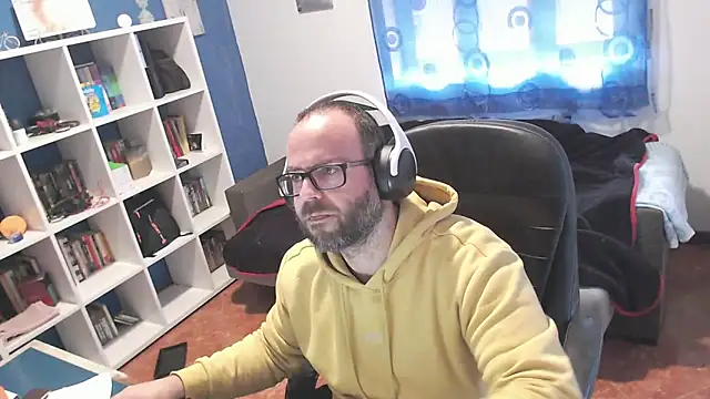 ravingr4d4 online show from December 4, 12:58 pm