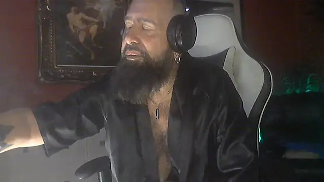 Snapshot of maseurbeardedpig chatting on August 9, 3:44 am maseurbeardedpig online show from August 9, 3:44 am