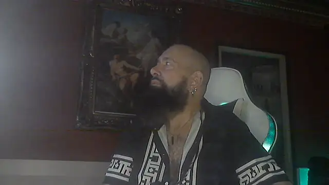 Snapshot of maseurbeardedpig chatting on August 10, 4:05 am maseurbeardedpig online show from August 10, 4:05 am
