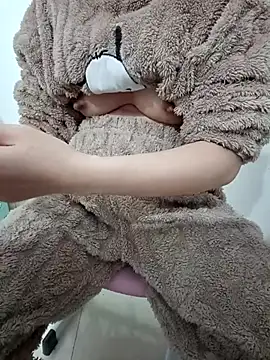 Snapshot of SweetGirl2k2 chatting on December 2, 1:44 am SweetGirl2k2 online show from December 2, 1:44 am