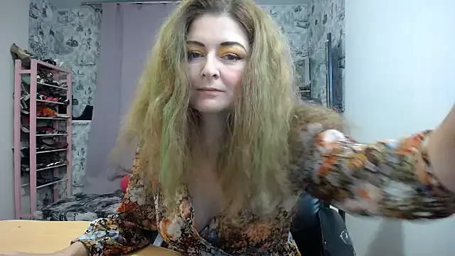 Helen1974 online show from January 11, 7:30 pm