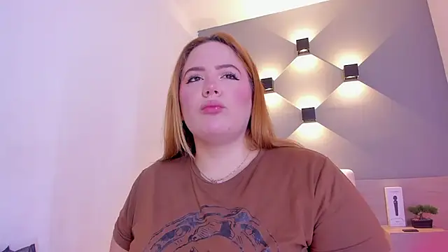 Snapshot of sophiarossee_ chatting on January 29, 12:24 pm sophiarossee online show from January 29, 12:24 pm