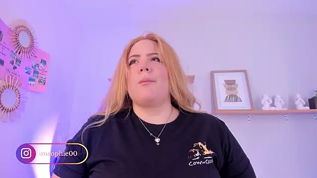 Snapshot of sophiarossee_ chatting on March 22, 11:21 am sophiarossee online show from March 22, 11:21 am