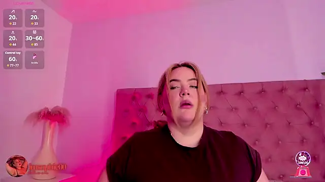 Snapshot of sophiarossee_ chatting on September 22, 12:18 pm sophiarossee online show from September 22, 12:18 pm