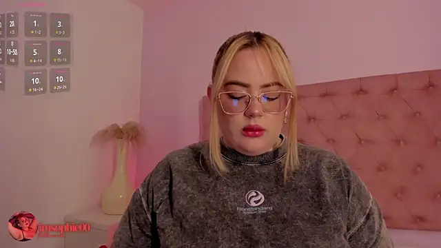 Snapshot of sophiarossee_ chatting on October 16, 12:17 pm sophiarossee online show from October 16, 12:17 pm