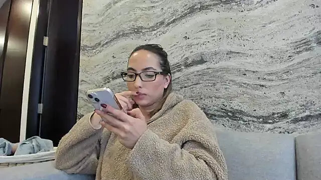 Snapshot of Sophi__a chatting on February 19, 11:04 pm Sophi a online show from February 19, 11:04 pm