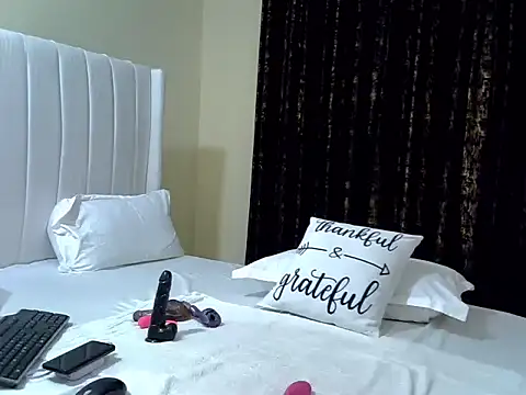 Snapshot of Baby_champagne_ chatting on December 4, 1:25 am Baby champagne online show from December 4, 1:25 am