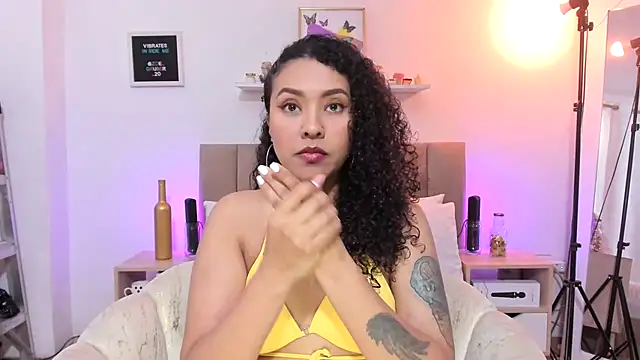 Snapshot of Zoe_Gruber chatting on November 6, 7:04 pm Zoe Gruber online show from November 6, 7:04 pm