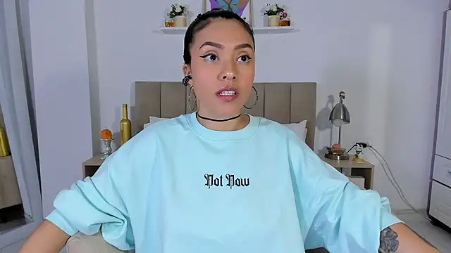 Zoe Gruber online show from April 7, 11:26 pm