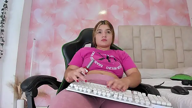 emily lean  online show from February 6, 12:59 am