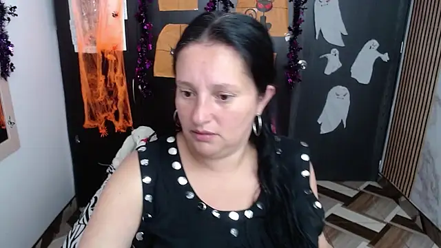 CristialJones  online show from October 30, 2:18 pm