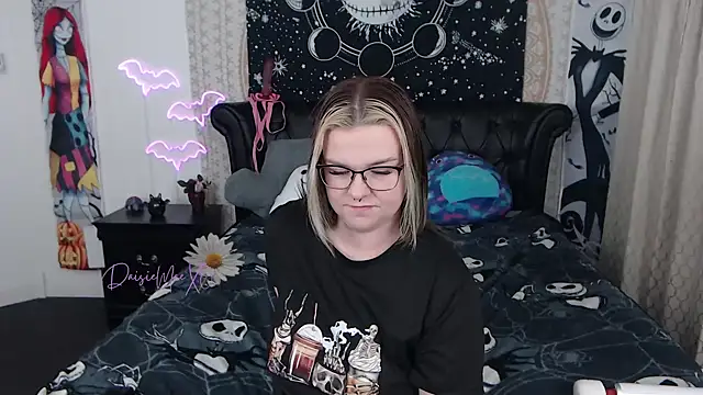 DaisieMaeXO online show from December 2, 6:30 am