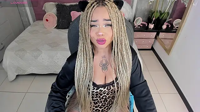 conny  curly online show from November 18, 3:05 pm