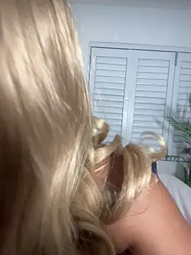 Snapshot of Stunning_Booty chatting on June 8, 1:28 am Stunning Booty online show from June 8, 1:28 am