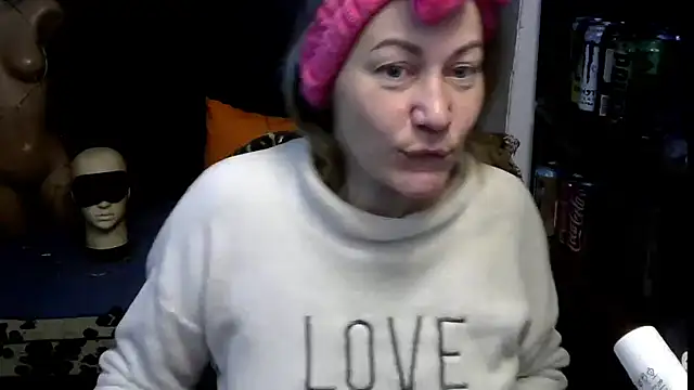 wLESLYMOSw online show from December 22, 8:11 am