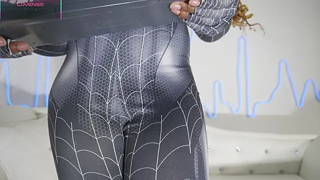 EmmaSanzz  online show from November 30, 11:47 am