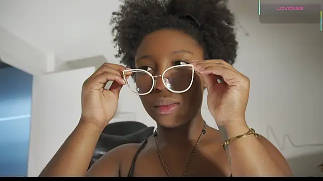 EmmaSanzz  online show from January 8, 11:34 am