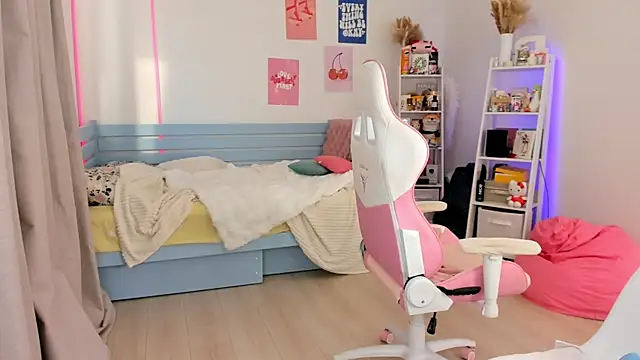 Lily Young online show from October 1, 6:08 am