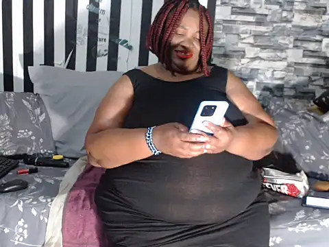 Snapshot of BigHotMatureXx chatting on January 17, 11:41 pm BigHotMatureXx online show from January 17, 11:41 pm