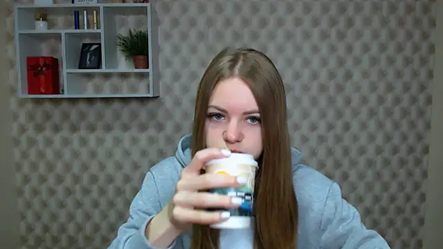 Snapshot of AliceFlirtt_ chatting on October 11, 6:45 am AliceFlirtt online show from October 11, 6:45 am