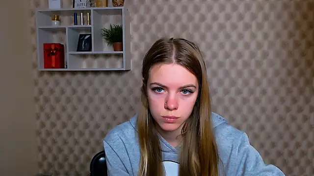 Snapshot of AliceFlirtt_ chatting on October 28, 8:29 am AliceFlirtt online show from October 28, 8:29 am