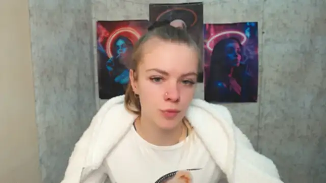 Snapshot of AliceFlirtt_ chatting on November 12, 11:43 am AliceFlirtt online show from November 12, 11:43 am