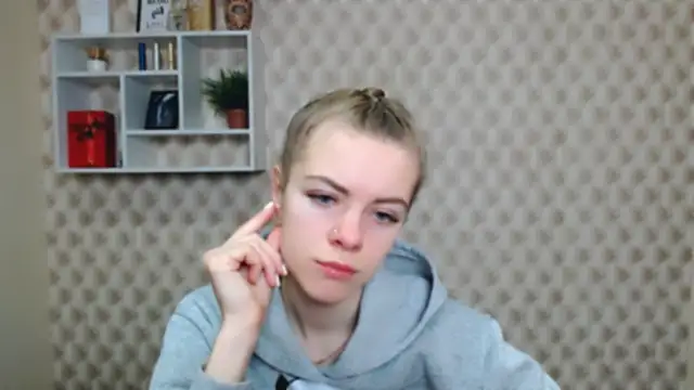 Snapshot of AliceFlirtt_ chatting on November 19, 8:47 am AliceFlirtt online show from November 19, 8:47 am