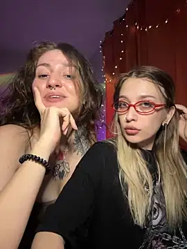 Dooubletroublee online show from December 13, 1:37 am