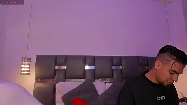 Snapshot of PittAndLunaa chatting on February 3, 12:32 pm PittAndLunaa online show from February 3, 12:32 pm