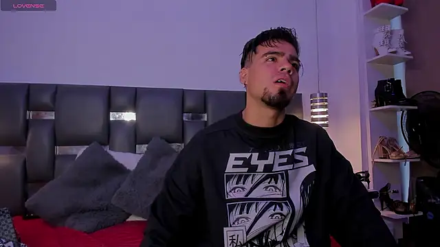 Snapshot of PittAndLunaa chatting on February 5, 12:21 pm PittAndLunaa online show from February 5, 12:21 pm