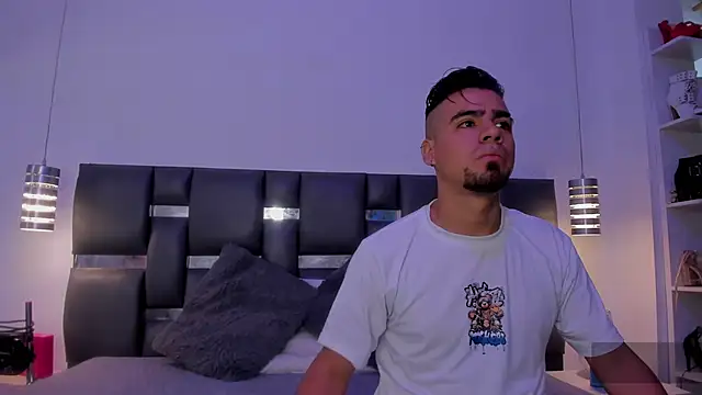 Snapshot of PittAndLunaa chatting on February 7, 12:20 pm PittAndLunaa online show from February 7, 12:20 pm