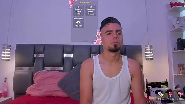 Snapshot of PittAndLunaa chatting on February 14, 12:35 pm PittAndLunaa online show from February 14, 12:35 pm