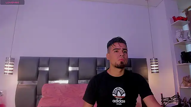 Snapshot of PittAndLunaa chatting on February 19, 12:23 pm PittAndLunaa online show from February 19, 12:23 pm