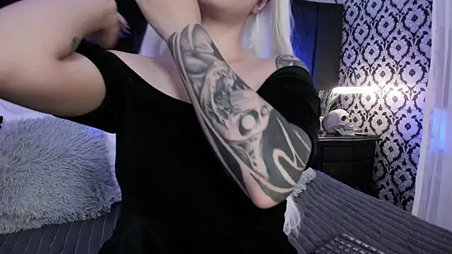 Snapshot of Adeelinee chatting on November 7, 7:36 pm Adeelinee online show from November 7, 7:36 pm