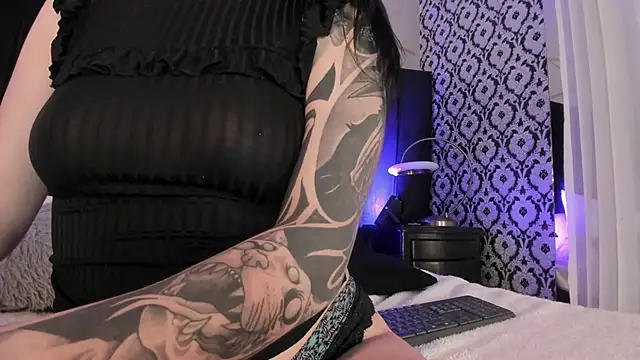 Snapshot of Adeelinee chatting on November 26, 7:59 pm Adeelinee online show from November 26, 7:59 pm