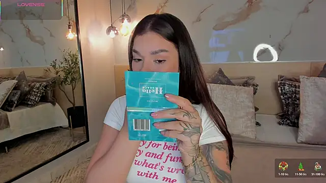 Snapshot of LeaThompson chatting on December 1, 10:59 pm LeaThompson online show from December 1, 10:59 pm