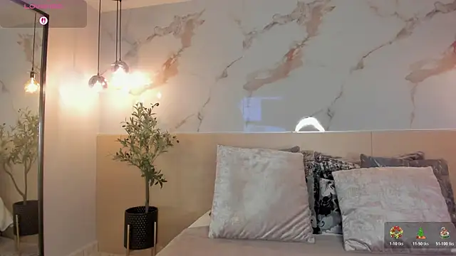 Snapshot of LeaThompson chatting on December 3, 10:19 pm LeaThompson online show from December 3, 10:19 pm