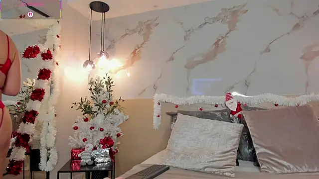 Snapshot of LeaThompson chatting on December 16, 10:48 pm LeaThompson online show from December 16, 10:48 pm