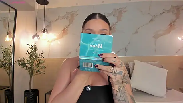 Snapshot of LeaThompson chatting on January 8, 10:12 pm LeaThompson online show from January 8, 10:12 pm