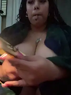 Snapshot of lovelymyah chatting on February 4, 1:34 am lovelymyah online show from February 4, 1:34 am