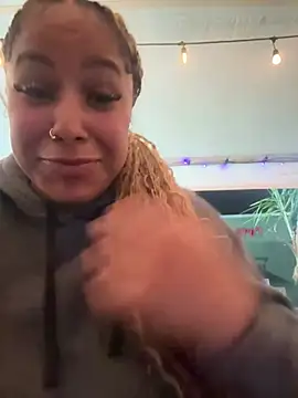 Snapshot of lovelymyah chatting on March 3, 2:58 am lovelymyah online show from March 3, 2:58 am