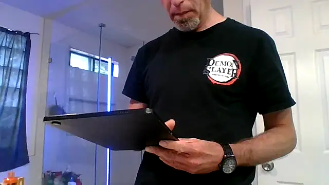 Snapshot of El_Gizmo chatting on May 3, 3:51 pm El Gizmo online show from May 3, 3:51 pm