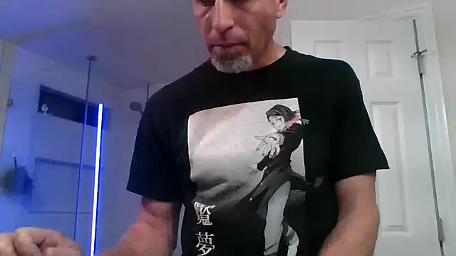 Snapshot of El_Gizmo chatting on May 4, 9:16 am El Gizmo online show from May 4, 9:16 am