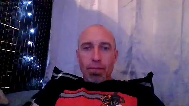 Snapshot of El_Gizmo chatting on May 9, 4:39 am El Gizmo online show from May 9, 4:39 am